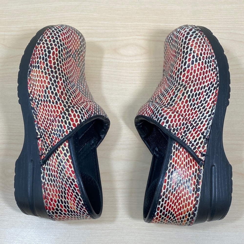 Colorful Snakeskin Pattern Clogs - Picture 8 of 10